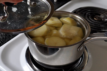 Mashed Potatoes with Cream Cheese and Garlic photo instruction 1